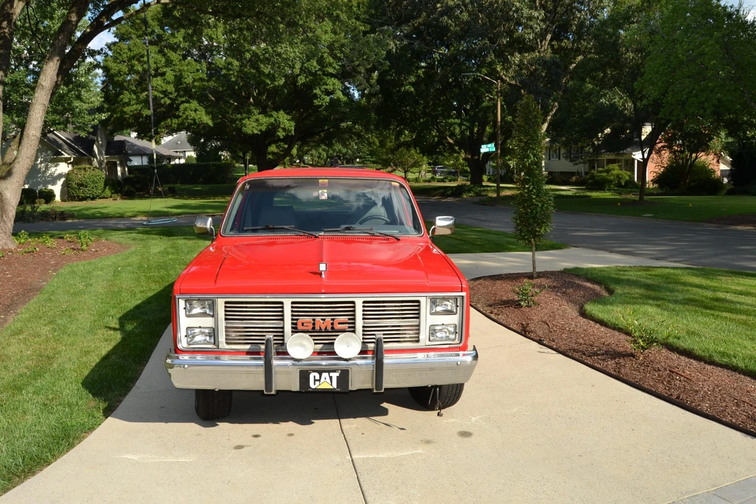 1986 GMC Suburban 7th Gen - Image 12 of 31