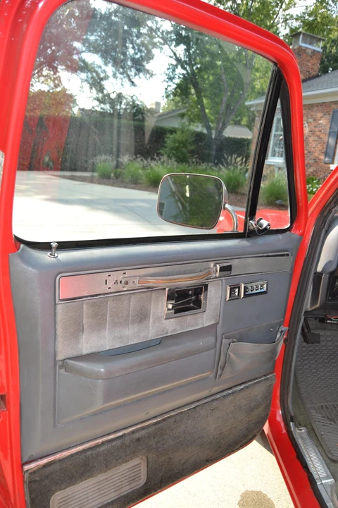 1986 GMC Suburban 7th Gen - Image 29 of 31