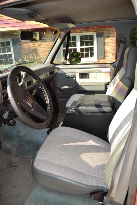1986 GMC Suburban 7th Gen - Image 27 of 31