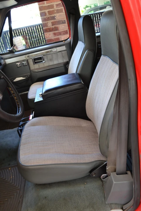 1986 GMC Suburban 7th Gen - Image 30 of 31