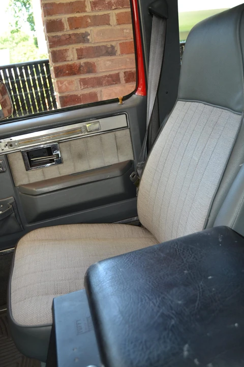 1986 GMC Suburban 7th Gen - Image 31 of 31