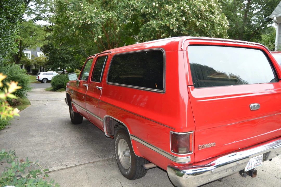 1986 GMC Suburban 7th Gen - Image 4 of 31