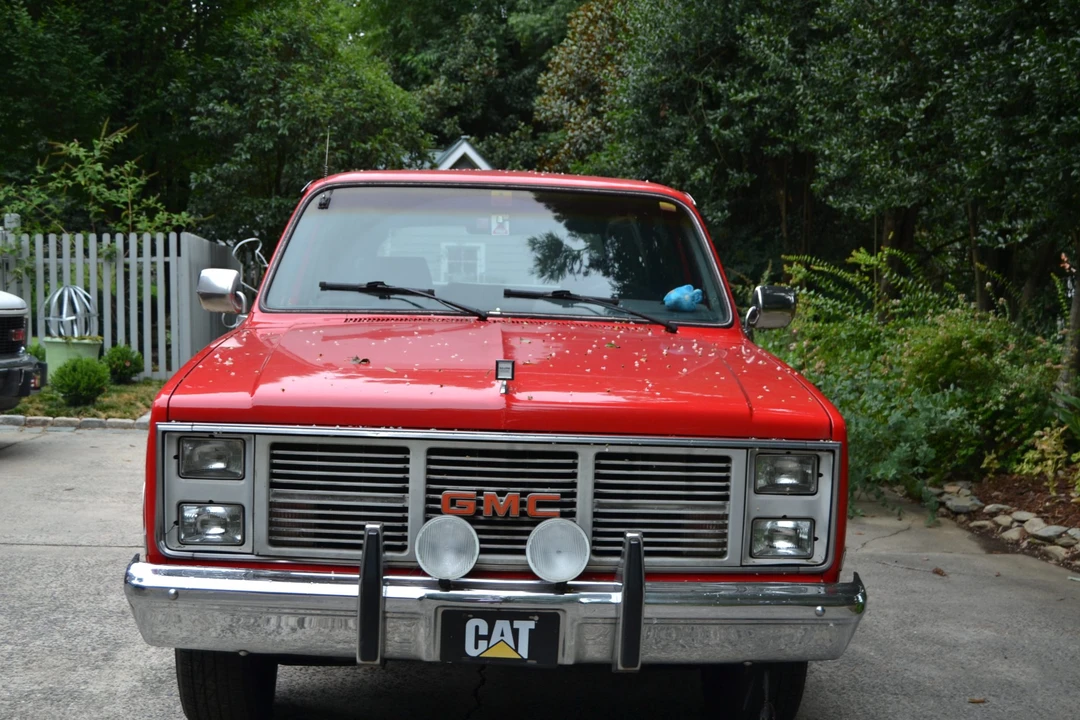 1986 GMC Suburban 7th Gen - Image 13 of 31