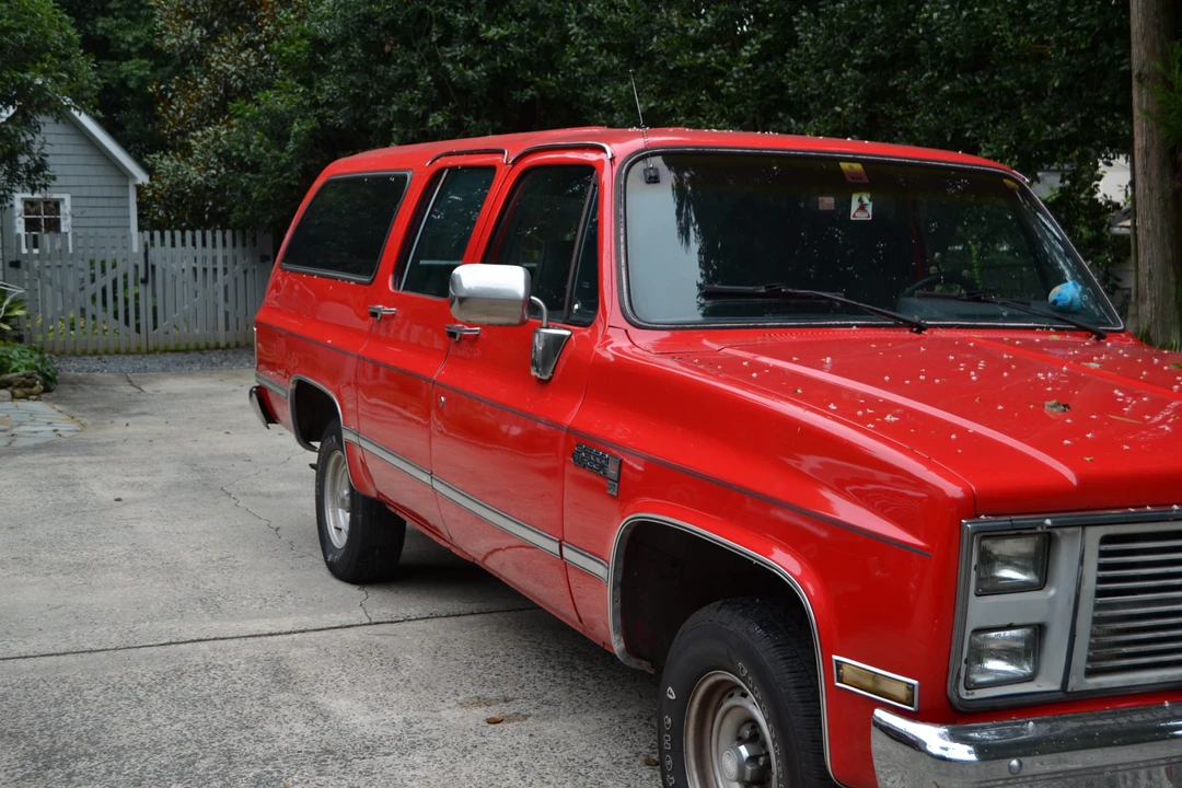 1986 GMC Suburban 7th Gen - Image 10 of 31