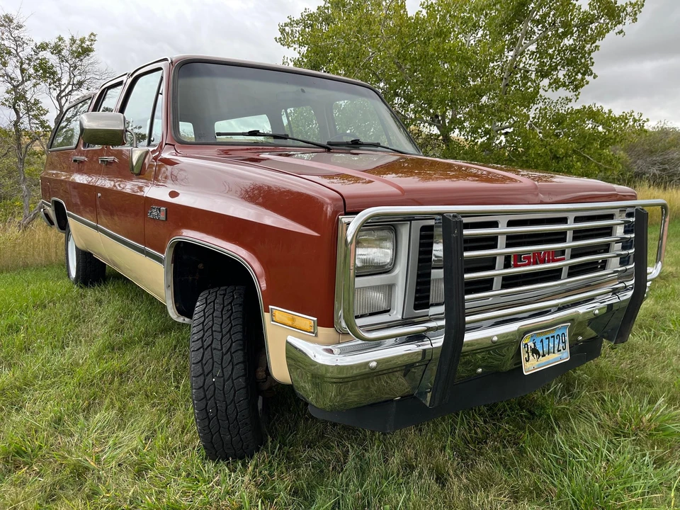 1987 GMC Suburban 7th Gen - Image 8 of 31
