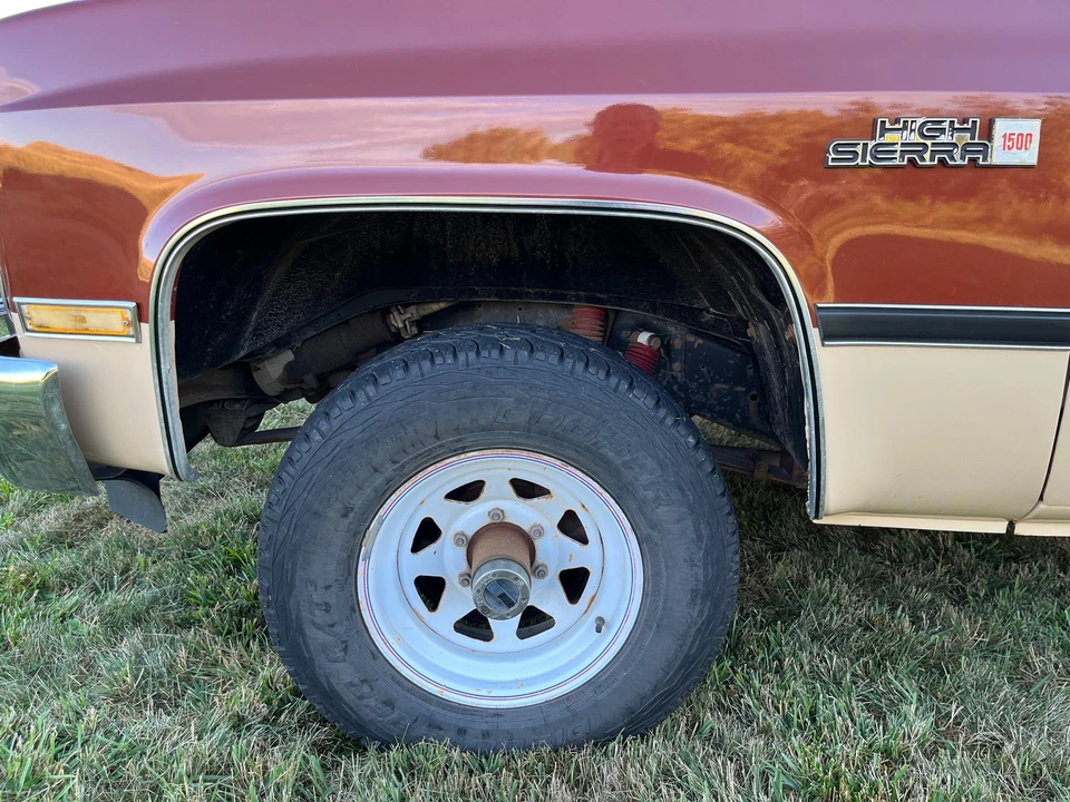 1987 GMC Suburban 7th Gen - Image 15 of 31