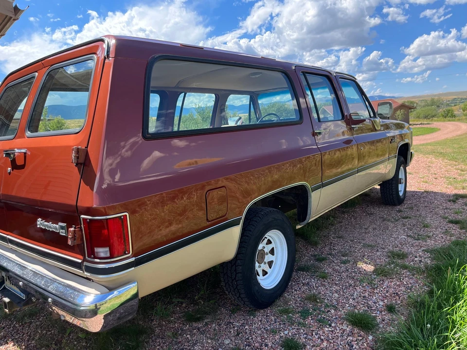 1987 GMC Suburban 7th Gen - Image 20 of 31