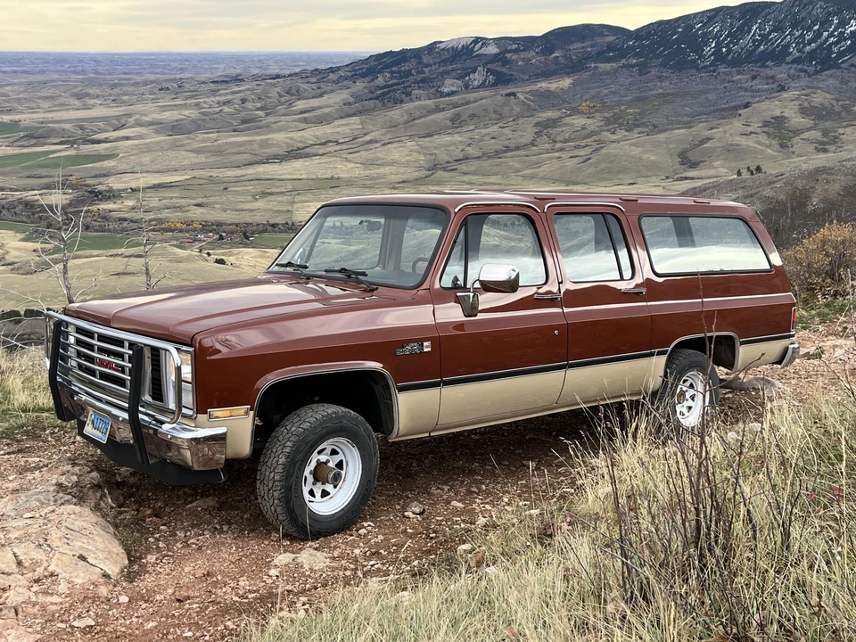 1987 GMC Suburban 7th Gen - Image 13 of 31