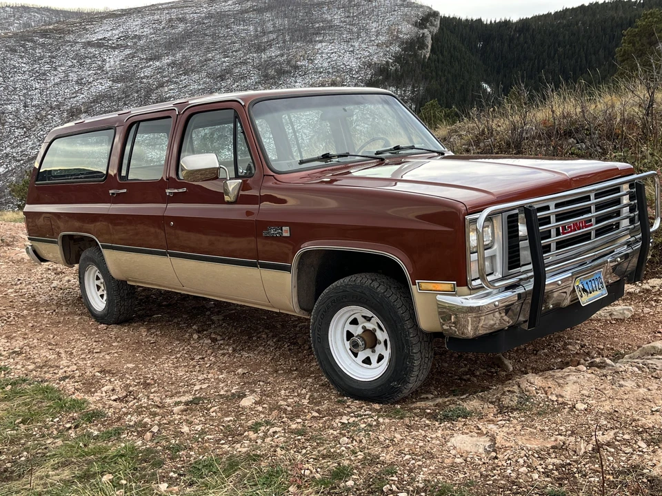1987 GMC Suburban 7th Gen - Image 12 of 31