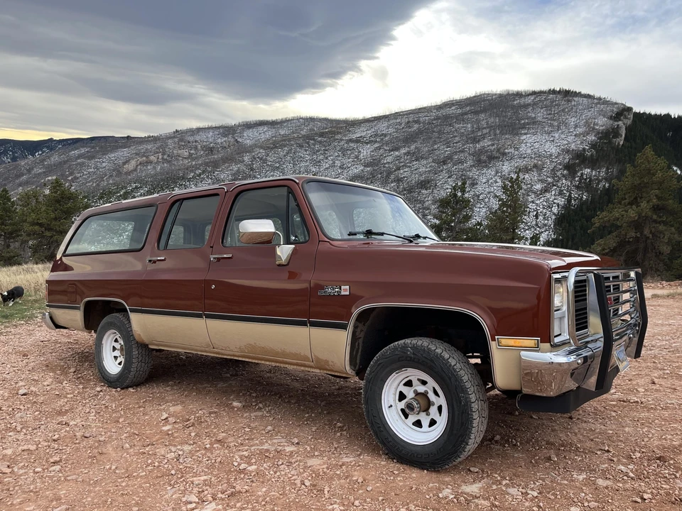 1987 GMC Suburban 7th Gen - Image 14 of 31