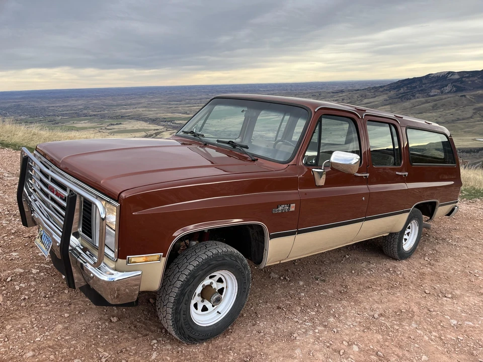 1987 GMC Suburban 7th Gen - Image 11 of 31