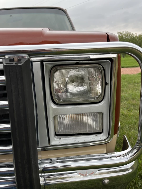 1987 GMC Suburban 7th Gen - Image 27 of 31