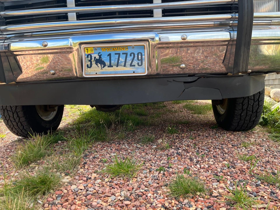 1987 GMC Suburban 7th Gen - Image 19 of 31