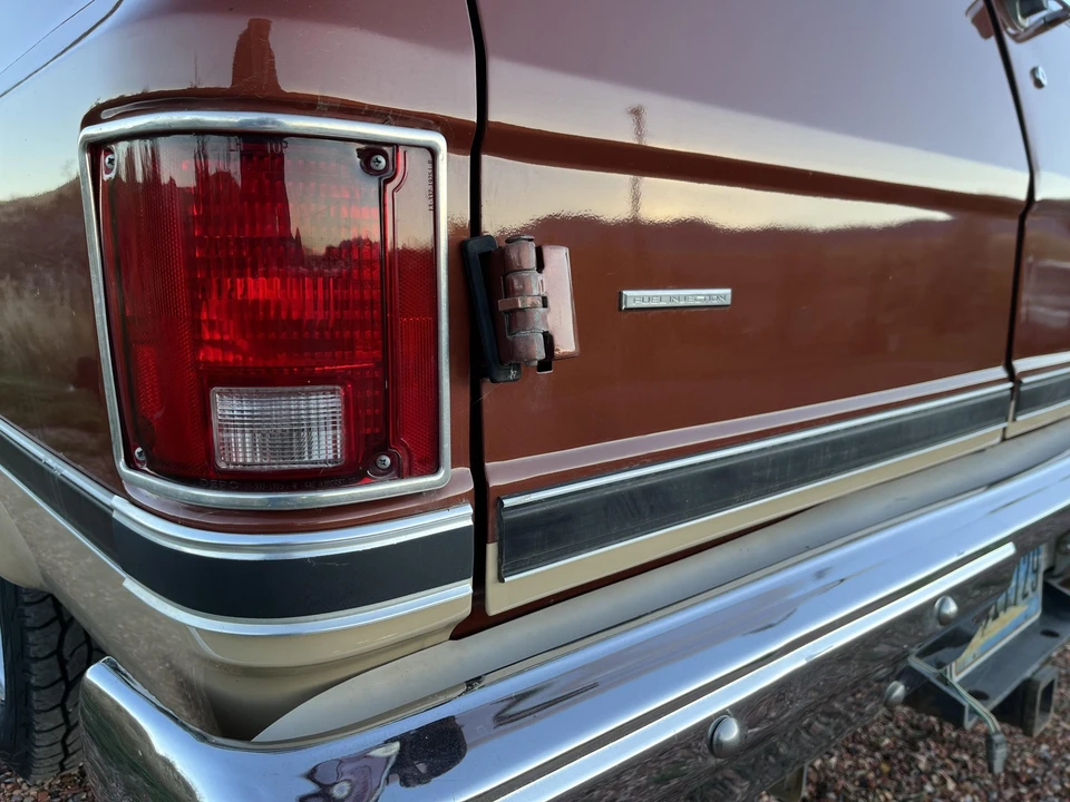 1987 GMC Suburban 7th Gen - Image 30 of 31