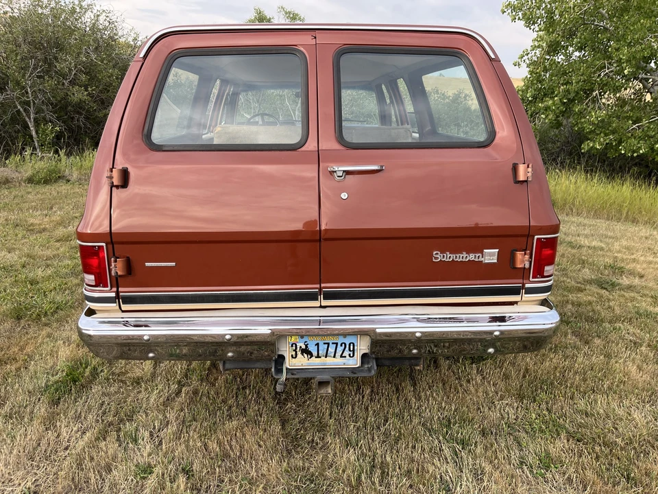 1987 GMC Suburban 7th Gen - Image 5 of 31