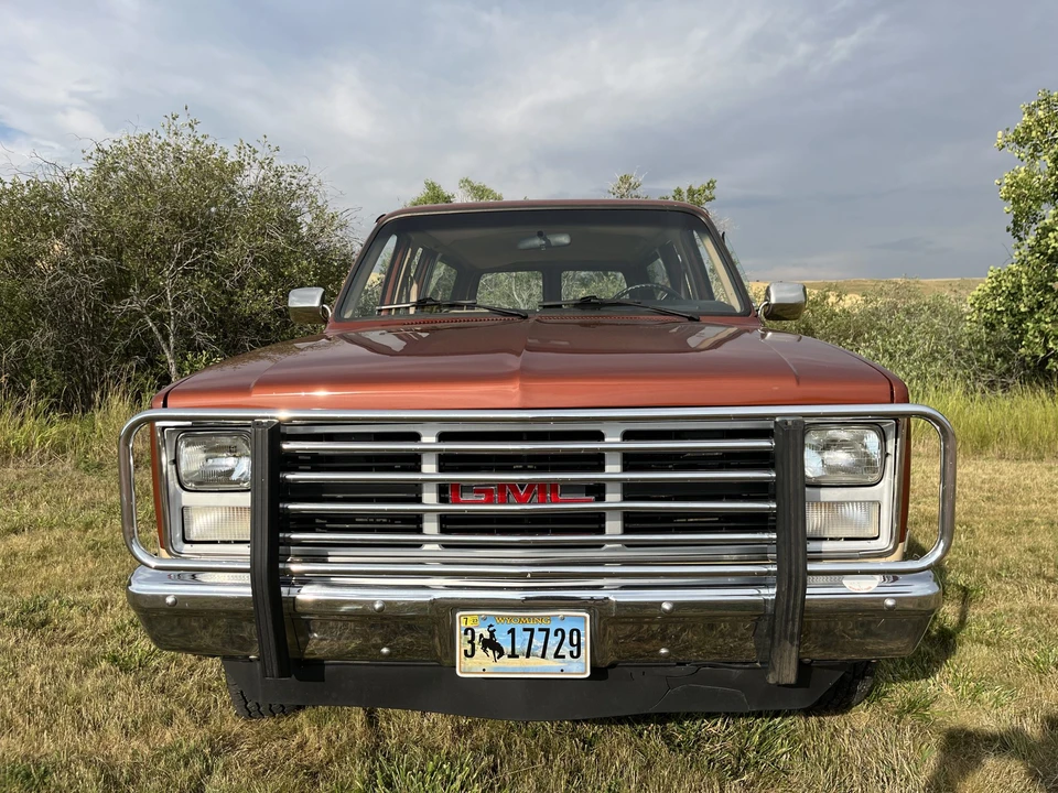 1987 GMC Suburban 7th Gen - Image 9 of 31