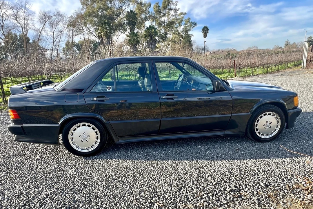 1987 Mercedes-Benz 190E 2.3-16 & 2.5-16 - Image 4 of 31