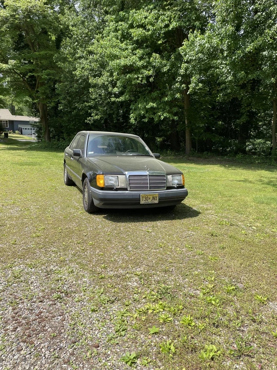 1987 Mercedes-Benz W124 E-Class - Image 2 of 31