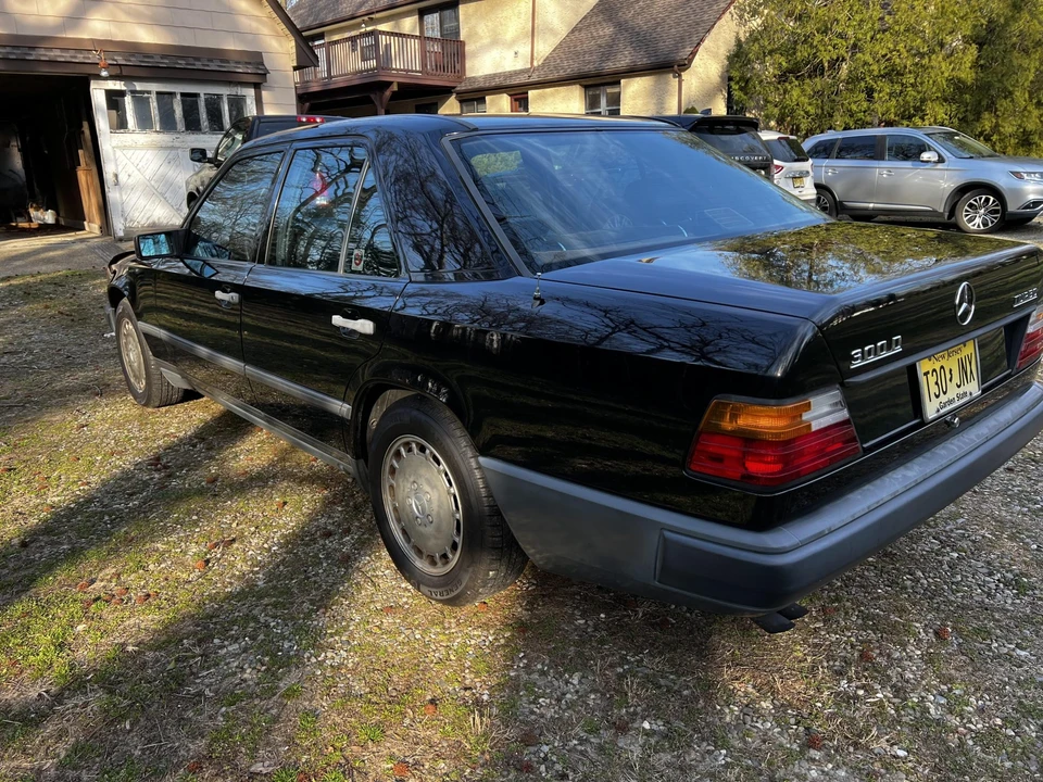 1987 Mercedes-Benz W124 E-Class - Image 17 of 31