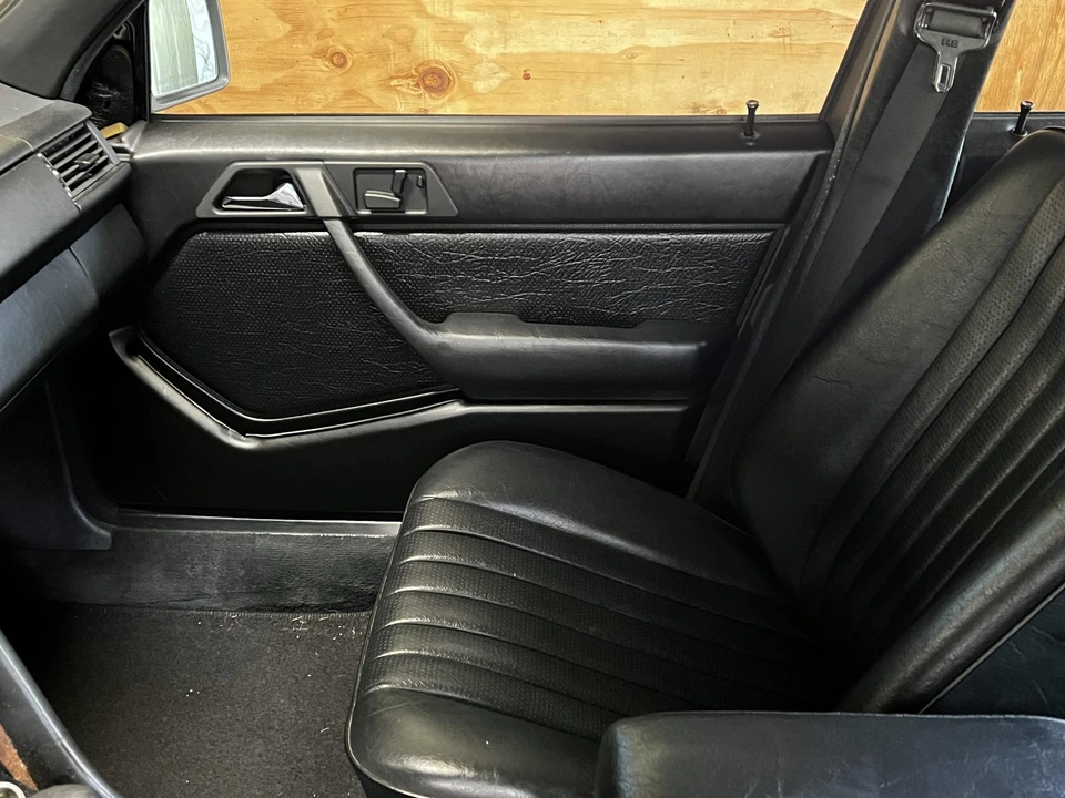 1987 Mercedes-Benz W124 E-Class - Image 31 of 31