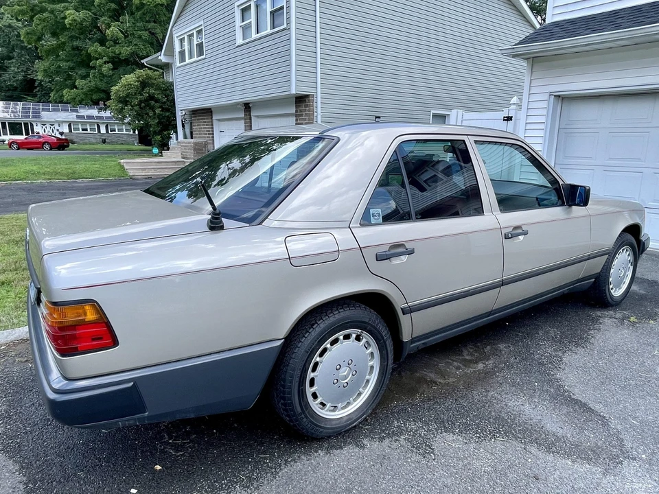 1987 Mercedes-Benz W124 E-Class - Image 10 of 31