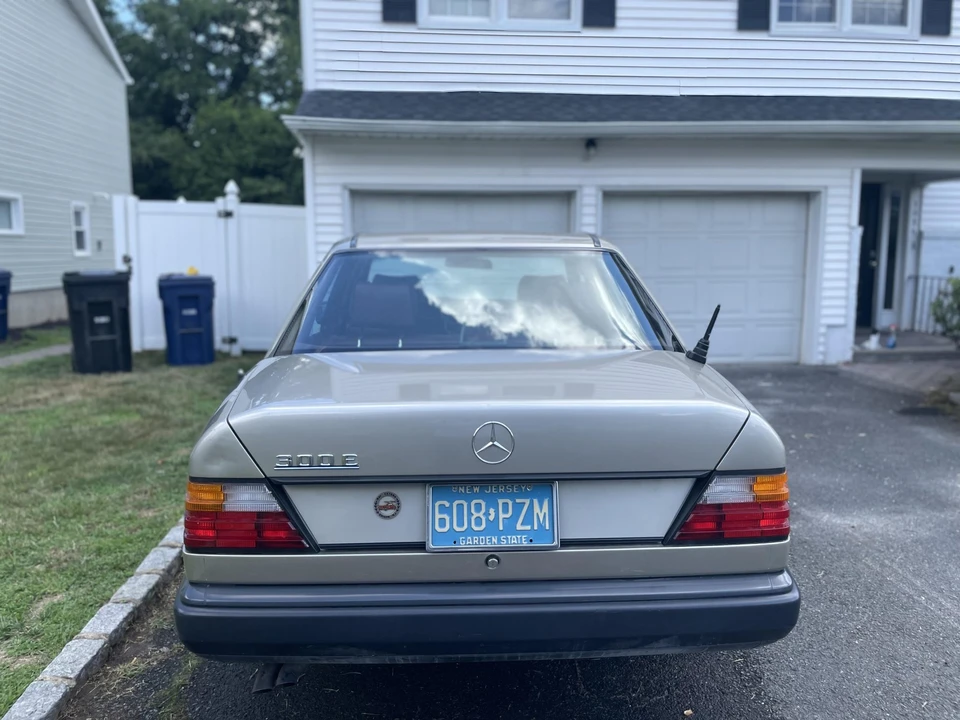 1987 Mercedes-Benz W124 E-Class - Image 12 of 31