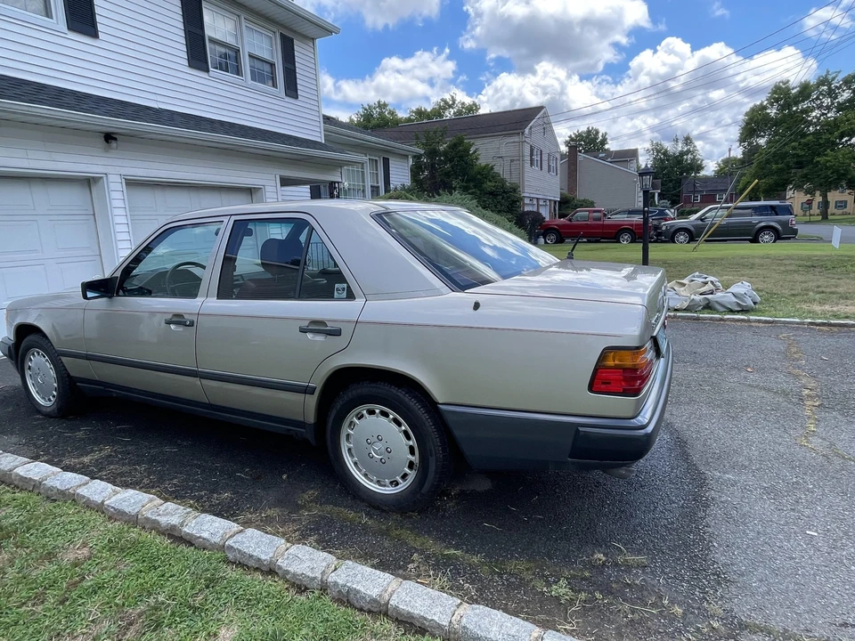 1987 Mercedes-Benz W124 E-Class - Image 17 of 31