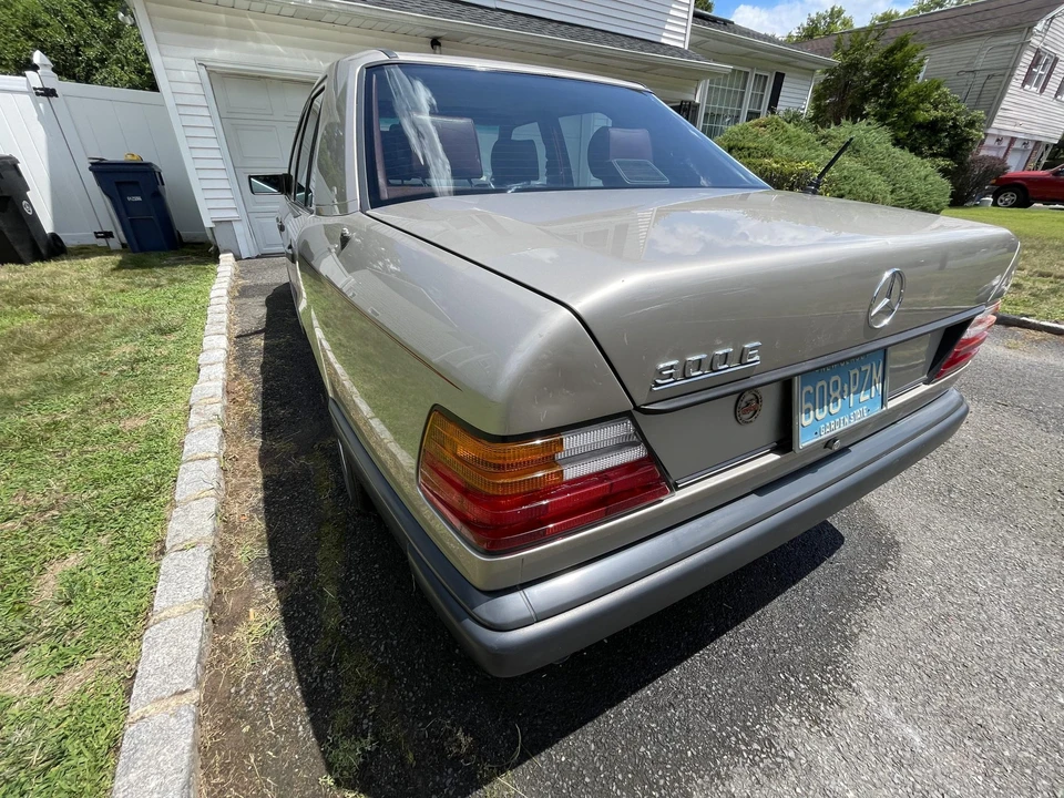 1987 Mercedes-Benz W124 E-Class - Image 14 of 31