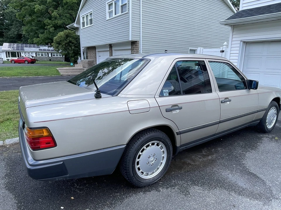 1987 Mercedes-Benz W124 E-Class - Image 9 of 31