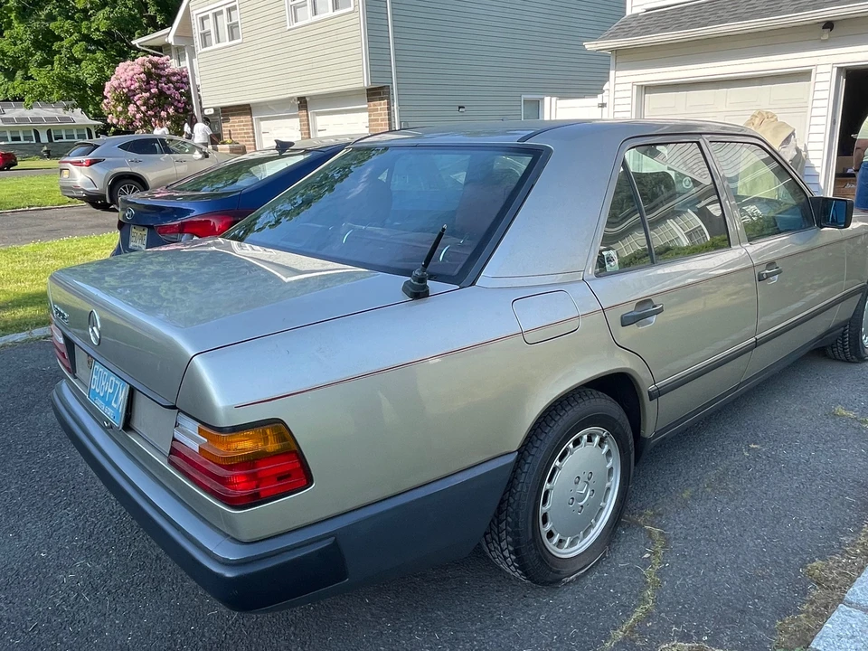 1987 Mercedes-Benz W124 E-Class - Image 11 of 31
