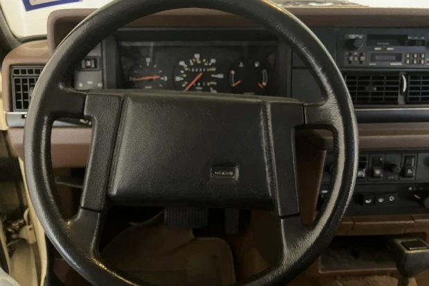 1987 Volvo 244 - Image 5 of 7