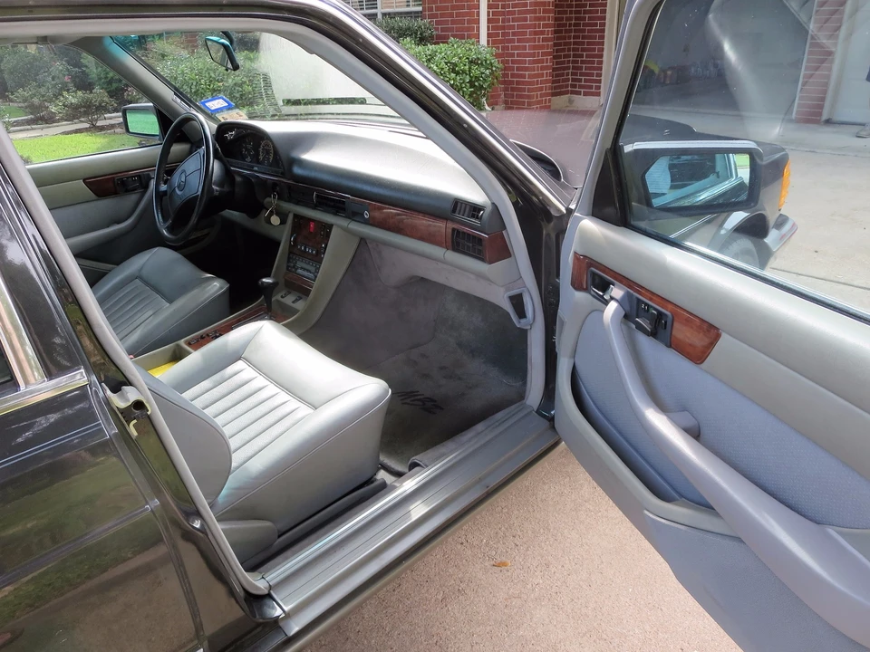 1988 Mercedes-Benz W126 S-Class Sedan - Image 29 of 31