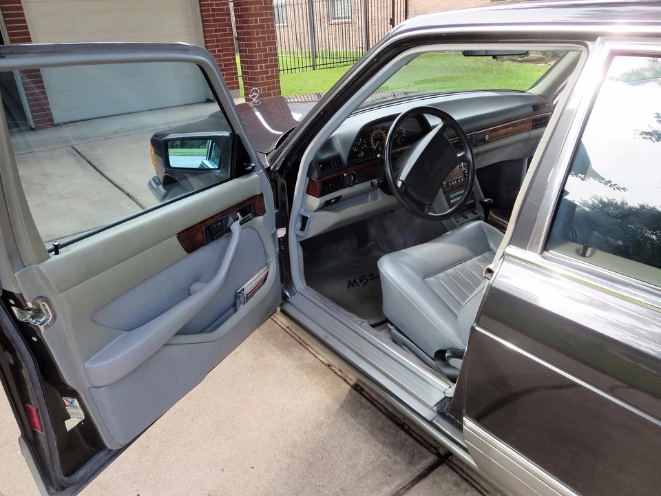 1988 Mercedes-Benz W126 S-Class Sedan - Image 18 of 31