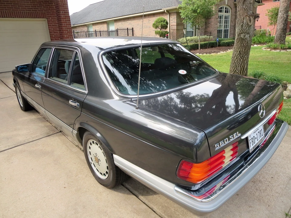 1988 Mercedes-Benz W126 S-Class Sedan - Image 10 of 31