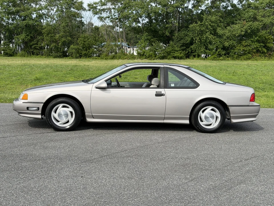 1989 Ford Thunderbird 10th Gen - Image 16 of 31