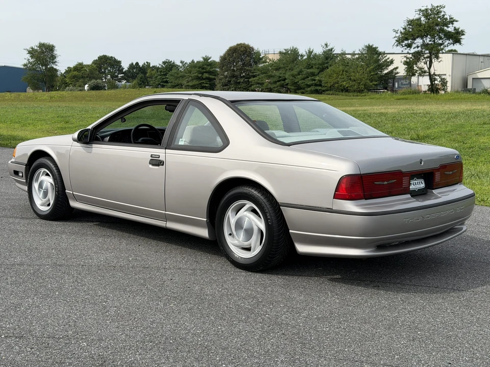 1989 Ford Thunderbird 10th Gen - Image 13 of 31