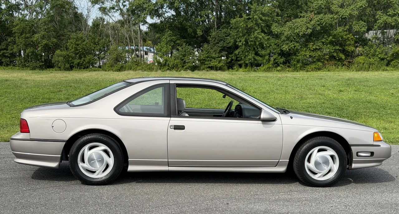 1989 Ford Thunderbird 10th Gen - Image 10 of 31