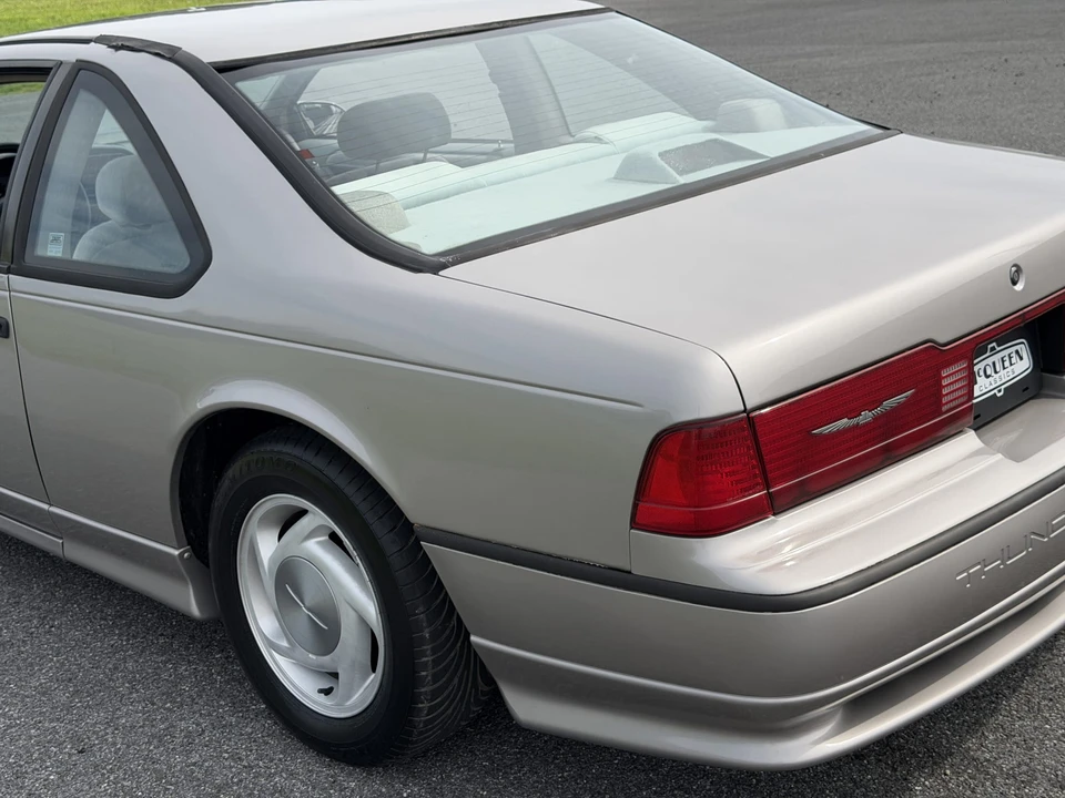 1989 Ford Thunderbird 10th Gen - Image 24 of 31