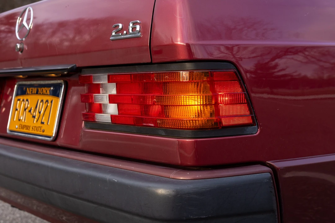 1989 Mercedes-Benz 190E - Image 16 of 31