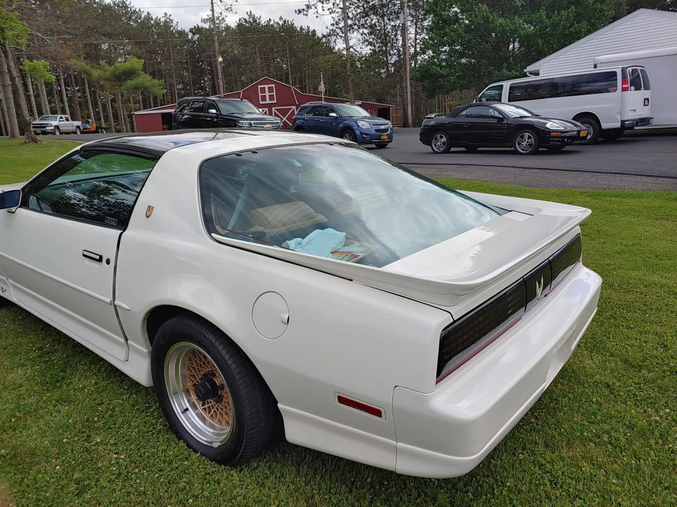 1989 Pontiac Firebird Trans Am 3rd Gen - Image 17 of 31