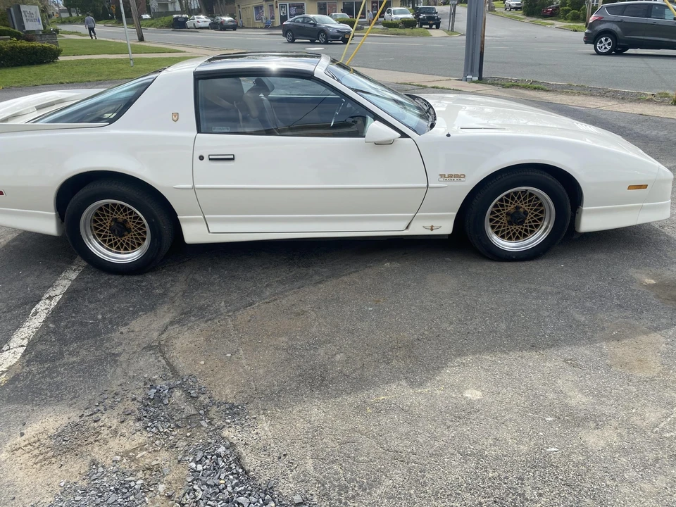 1989 Pontiac Firebird Trans Am 3rd Gen - Image 9 of 31