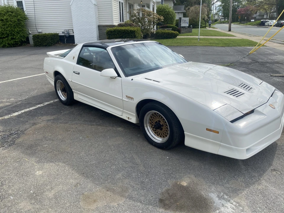 1989 Pontiac Firebird Trans Am 3rd Gen - Image 11 of 31