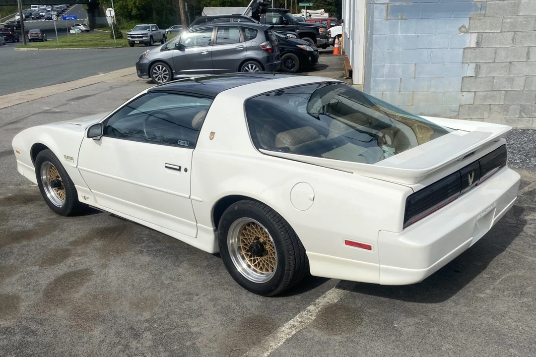 1989 Pontiac Firebird Trans Am 3rd Gen - Image 4 of 31