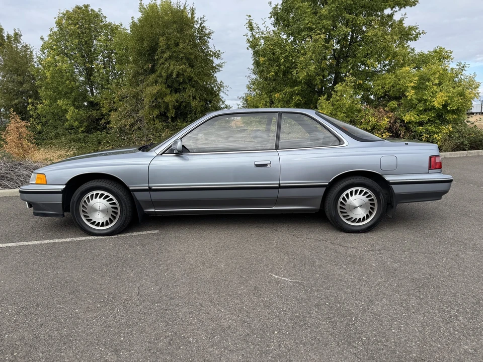 1990 Acura Legend 1st Gen - Image 10 of 31