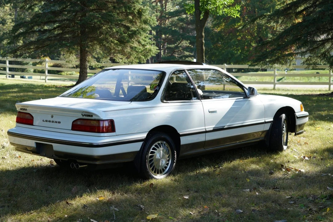1990 Acura Legend 1st Gen - Image 25 of 31