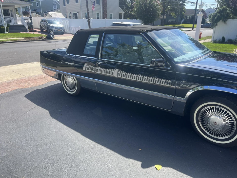 1990 Cadillac Fleetwood - Image 14 of 31