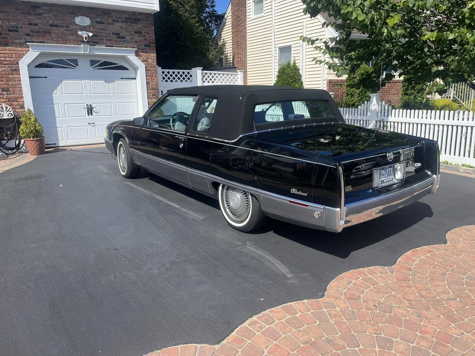 1990 Cadillac Fleetwood - Image 4 of 31
