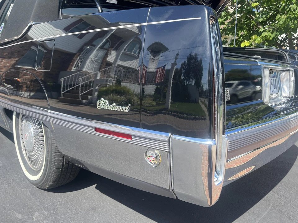 1990 Cadillac Fleetwood - Image 18 of 31
