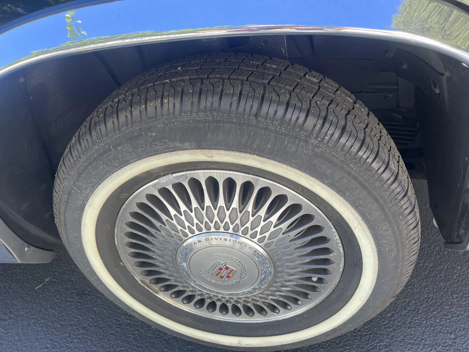 1990 Cadillac Fleetwood - Image 29 of 31