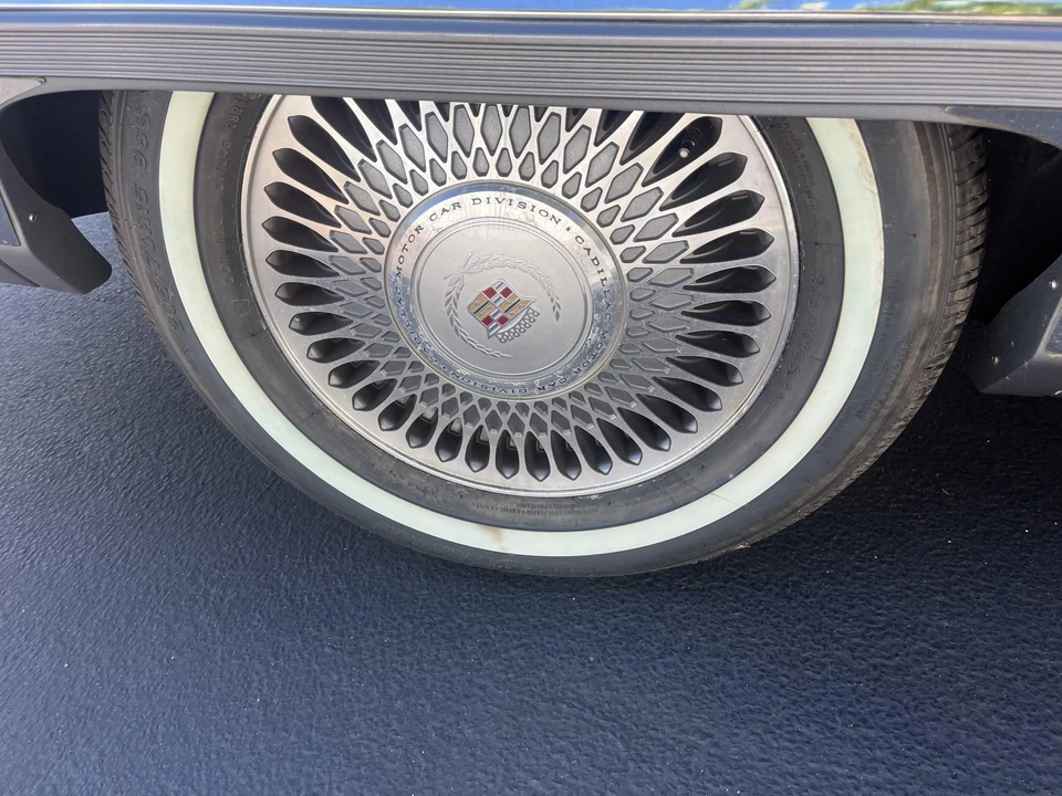 1990 Cadillac Fleetwood - Image 30 of 31